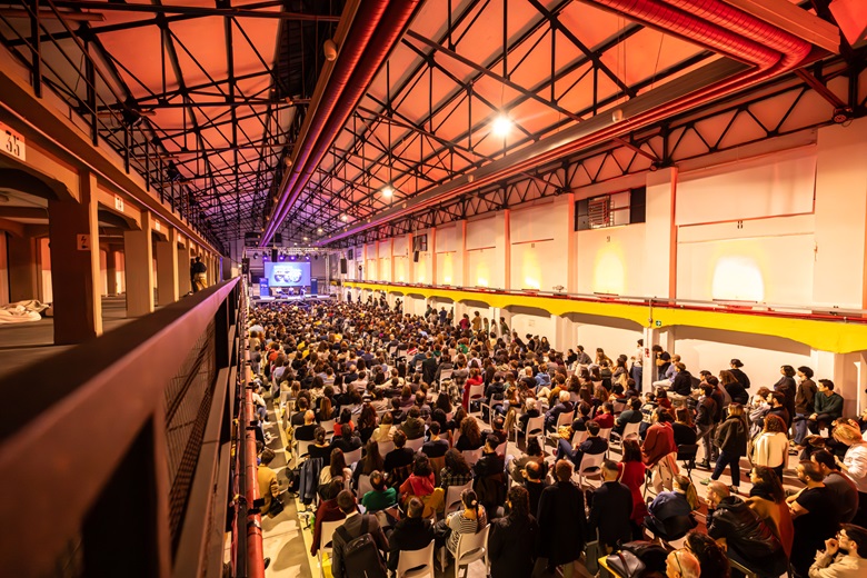 L'evento conclusivo del Festival del Presente con il dialogo tra Cecilia Sala e Francesco Costa, moderato da Giacomo Bottos, a Bologna