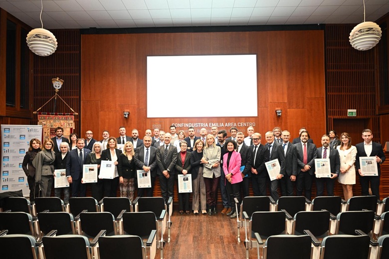 Foto di gruppo con le partecipanti al Premio Mascagni 2025