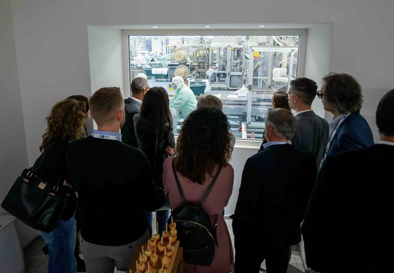 Un momento della visita aziendale presso la sede di B. Braun Avitum Italy a Mirandola