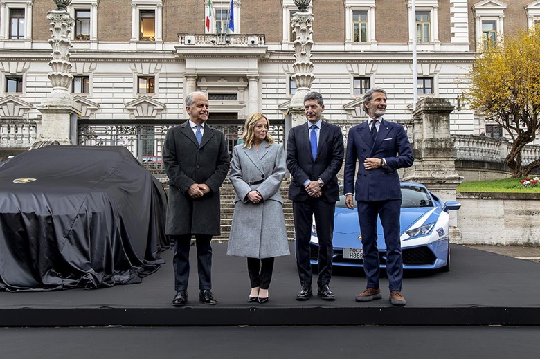 Da sinistra: il Ministro dell’Interno Matteo Piantedosi, la Presidente del Consiglio Giorgia Meloni, il Chairman e CEO di Automobili Lamborghini Stephan Winkelmann e il Capo della Polizia e Direttore Generale della Pubblica Sicurezza Vittorio Pisani