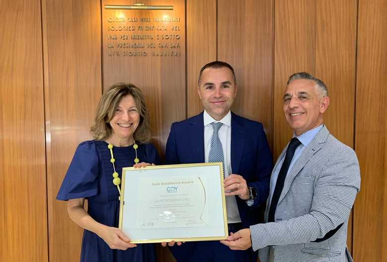 Da sinistra: Tiziana Ferrari, direttore generale Confindustria Emilia Area Centro; Flavio Guastafierro, amministratore delegato La Petroniana; Alessandro Pozzi, area manager Centro nord Certiquality