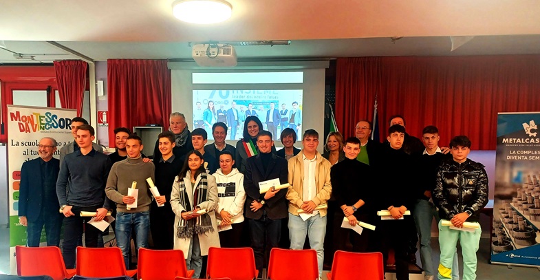 Momento della premiazione degli studenti dell' "Istituto di Istruzione Superiore “Montessori-Da Vinci" di Porretta Terme
