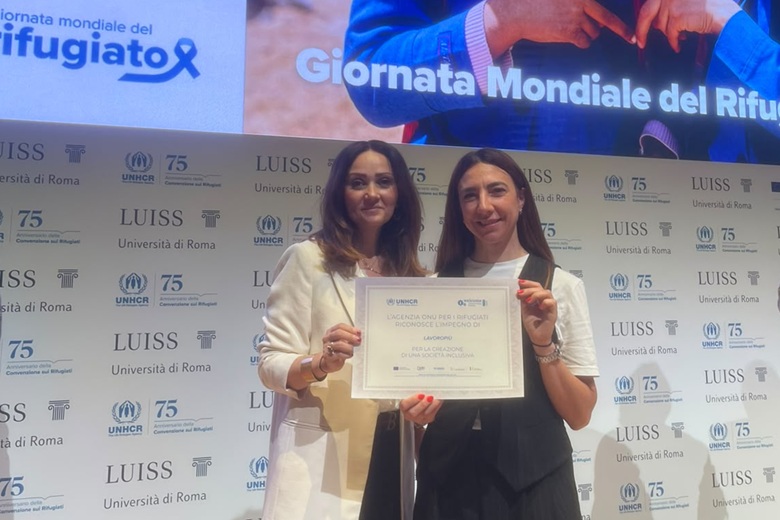 Un'immagine della premiazione che ha visto Lavoropiù ricevere per il quarto anno il riconoscimento “Welcome. Working for Refugee Integration” di UNHCR Italia