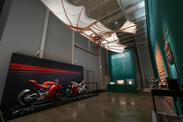 Ducati Panigale V4 S in esposizione alla mostra “Dall'origine al destino” curata da Fondazione Golinelli