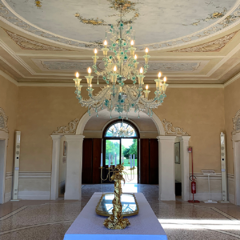 Il salone d'ingresso di Palazzo Viani Tagliavacca a Concordia