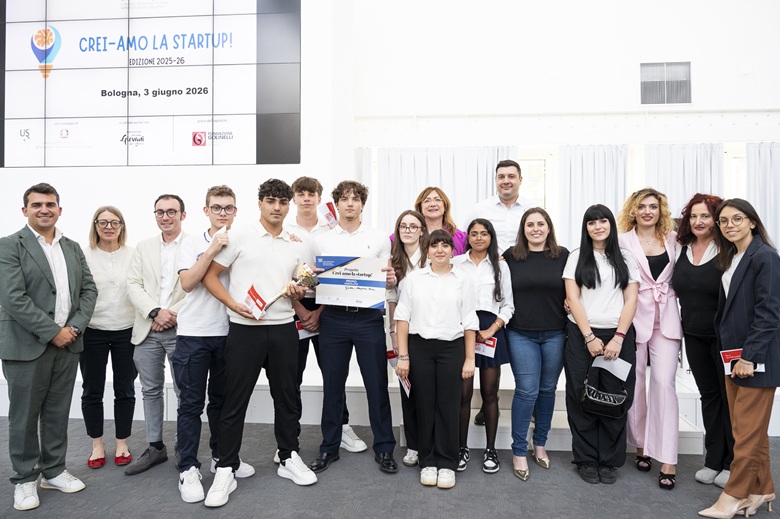 Gli studenti dell’Istituto Gadda di Langhirano, provincia di Parma, che hanno vinto il primo premio assoluto
