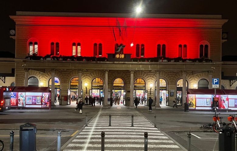 La facciata della Stazione di Bologna