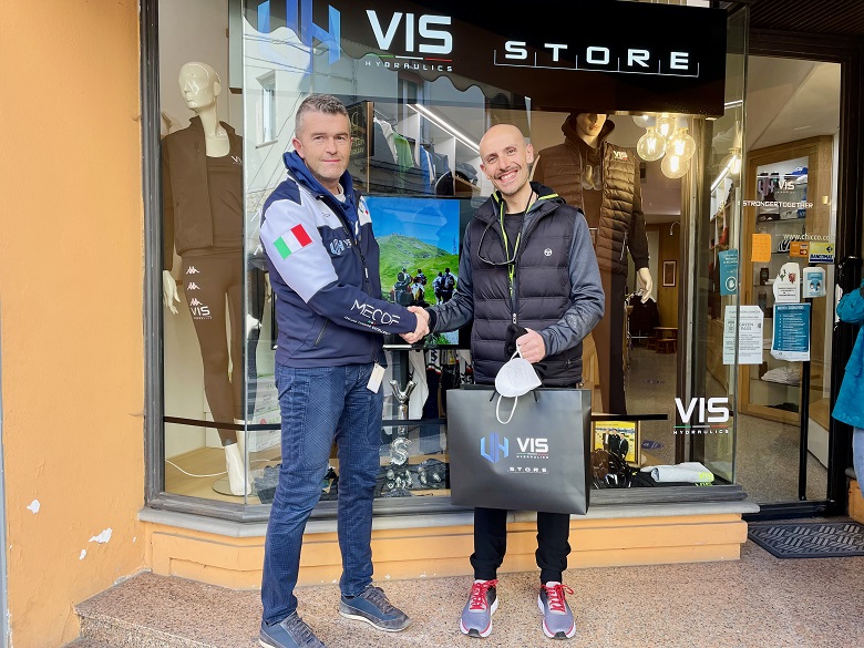 Adamo Venturelli (Ceo di Vis) e Alfredo Di Padova. Quest'estate Di Padova in sella alla sua bici da corsa partirà da Pavullo per raggiungere Monte Sant'Angelo in Puglia