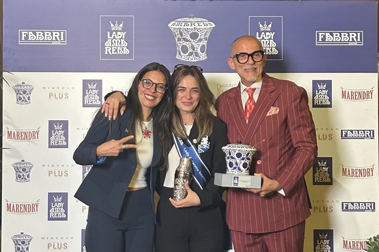 Da sinistra: Francesca Aste, Lady Amarena Italia 2023 e International 2024, Elina Davidovich, Lady Amarena International 2026, Nicola Fabbri, quarta generazione alla guida di Fabbri 1905