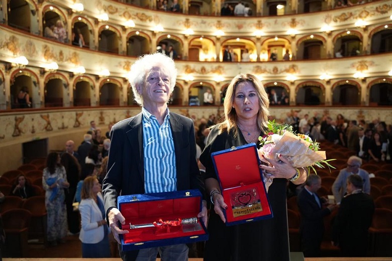 Federico Rampini, vincitore del 39° “Riconoscimento Gianni Granzotto. Uno stile nell’informazione”, e Gaia Tortora, vincitrice del 59° Premio Estense