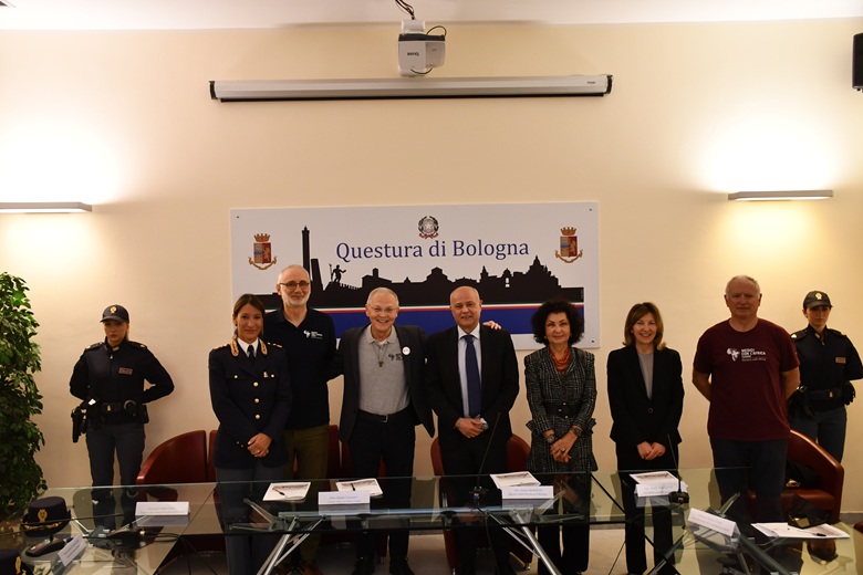 Un momento della conferenza stampa: al centro Don Dante Carraro, direttore Medici con l’Africa Cuamm, Antonio Sbordone, questore di Bologna, Sonia Bonfiglioli, presidente Confindustria Emilia e Tiziana Ferrari, DG di Confindustria Emilia