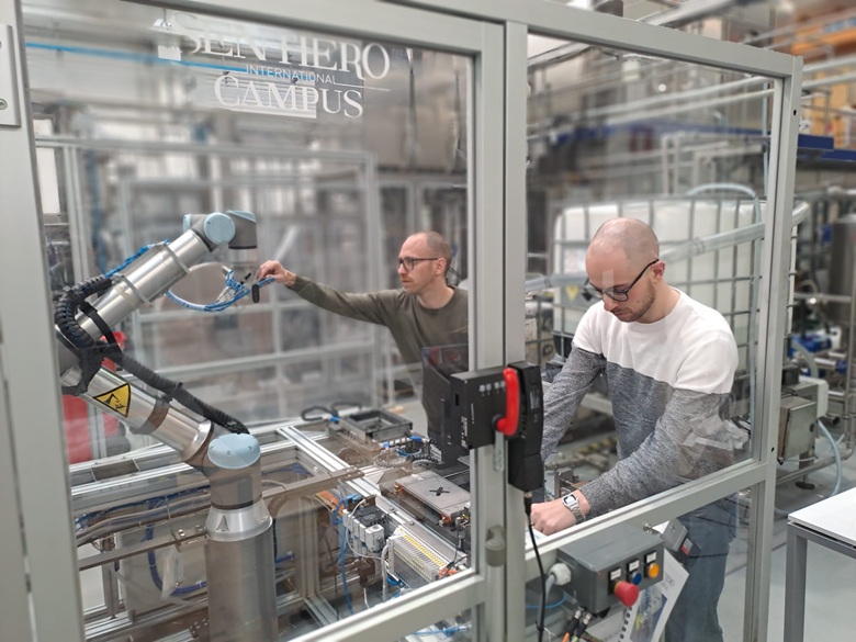 Cobot Cell, il braccio robotico collaborativo sviluppato da Il Sentiero International Campus e Tetra Pak