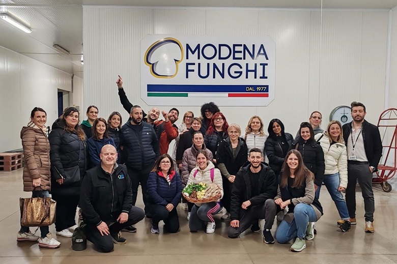 Il gruppo di capireparto di Coop Alleanza 3.0 in visita a Modena Funghi (foto FreshPlaza)