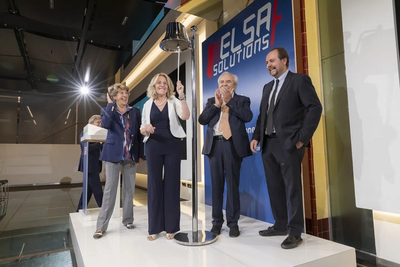 Daniela Dal Pozzo, CFO, e Davide Dal Pozzo, amministratore delegato di Elsa Solutions (primo da destra), hanno suonato la campanella in occasione dell’apertura dei mercati il 28 settembre per celebrare la quotazione della società