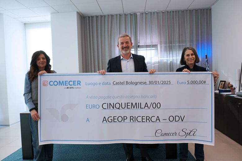 La cerimonia di donazione alla presenza del presidente di Comecer, Simone Volpi, e dei volontari di AGEOP Ricerca