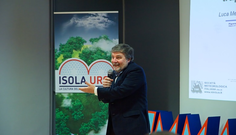 Il climatologo Luca Mercalli durante il suo intervento a Isola Ursa