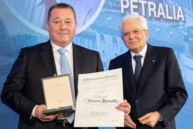 Antonio Petralia, amministratore delegato di Eurosets, riceve l'onorificenza di Ufficiale dell’Ordine al Merito della Repubblica Italiana dal Presidente della Repubblica Sergio Mattarella