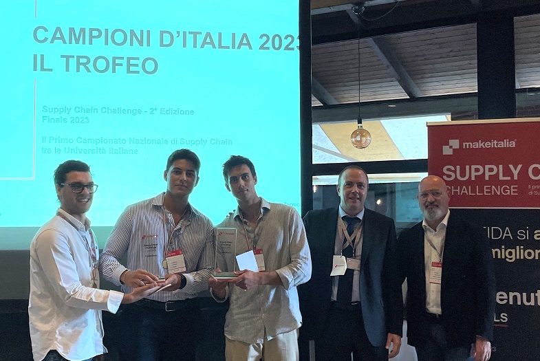 I vincitori della seconda edizione della Supply Chain Challenge di Makeitalia premiati dal Presidente della Regione Emilia-Romagna, Stefano Bonaccini