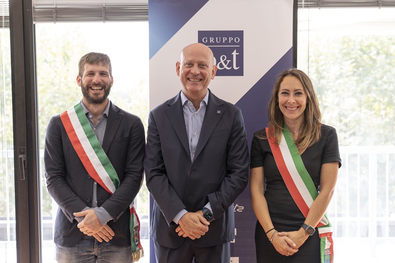 Il Sindaco di Fiorano, Marco Biagini, l’amministratore delegato di Gruppo B&T, Fabio Tarozzi, e il Sindaco di Formigine, Elisa Parenti