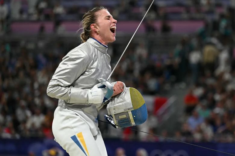 Olga Kharlan, sciabolatrice della Virtus Scherma Bologna, medaglia di bronzo ai Giochi Olimpici di Parigi 2024 (Fabrice Coffrini/AFP via Getty Images)