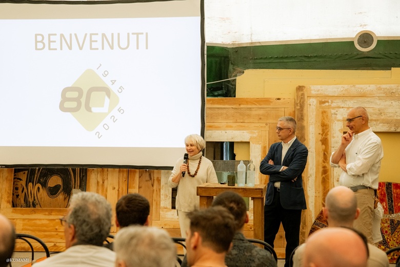 Elisabetta (amministratore delegato), Andrea e Daniele Salati Chiodini (direttori tecnici) danno il benvenuto ai partecipanti all’evento celebrativo nello spazio Battirame 11