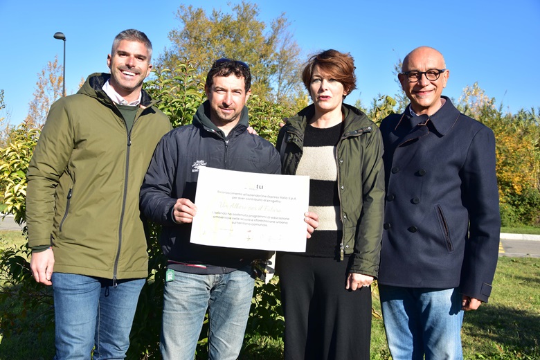 Andrea Franceschelli, vicepresidente One Express, Giuseppe Ardizzoni, assessore all’ambiente del Comune di Bentivoglio, Chiara Nicolodi, assessore alla cultura del Comune di Bentivoglio, Roberto Taliani, responsabile marketing e comunicazione One Express