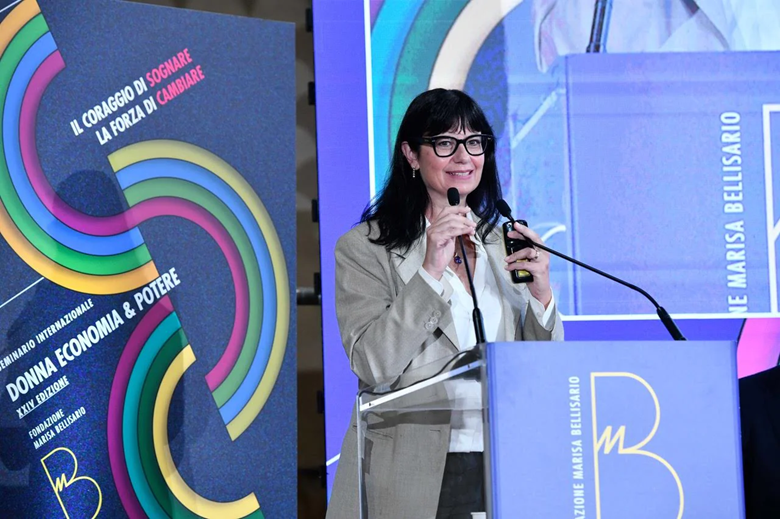 Maria Silvia Pazzi, fondatrice e CEO di Regenesi e Regenstech, riceve il premio B-Factor