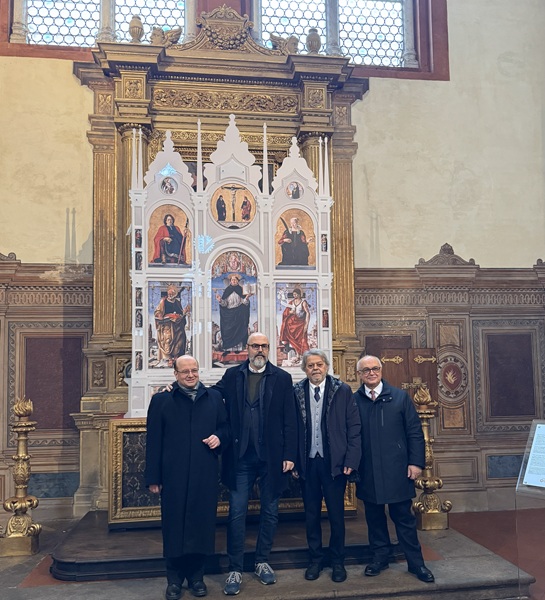 Da sinistra Monsignor Andrea Grillenzoni, Primicerio della Basilica di San Petronio, Piero Brighetti, CEO e direttore creativo di Mediamorphosis, Claudio Pozzi, presidente de L'Operosa, e Daniele Ravaglia, presidente di Bologna Welcome