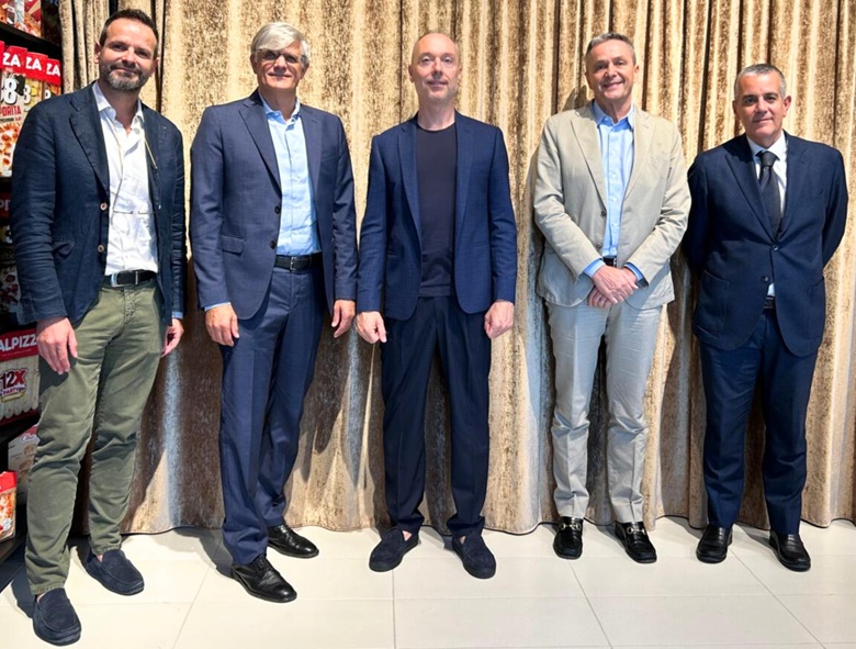 Da sinistra: Marco Zanarini, Accounting and Administration Director Italpizza; Andrea Bondioli, Direttore Generale e consigliere delegato Italpizza; Cristian Pederzini, Presidente e fondatore Italpizza; Antonio Montanini, Communication, Public Relations and CSR director Italpizza; Luigi Chiarello, Legal consultant Italpizza