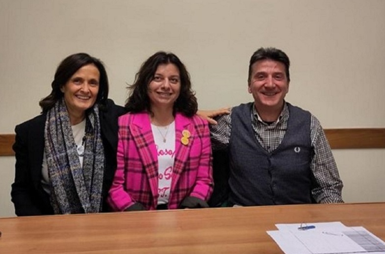 Da sinistra Silvia Pini, ex vicepresidente dell’Associazione per la RSI, Elena Salda neopresidente, Claudio Testi presidente uscente