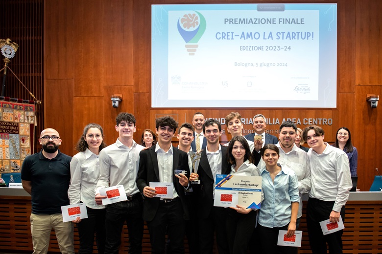 La classe vincitrice dell’Istituto Fermi di Modena con il progetto di startup ONEMORE POWERON
