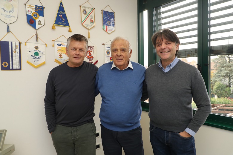 Da sinistra, Franco Tommasini, presidente di Servizio Informatica, con il padre, Mario, fondatore dell'azienda, venuto a mancare un paio d'anni fa, e il fratello Piero, consigliere del Cda e socio.