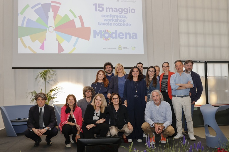 Foto di gruppo al termine del Festival dello Sviluppo Sostenibile 2025