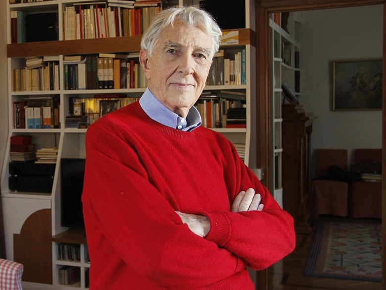 Corrado Augias, scrittore, conduttore e profondo conoscitore dei meccanismi della società e della politica
