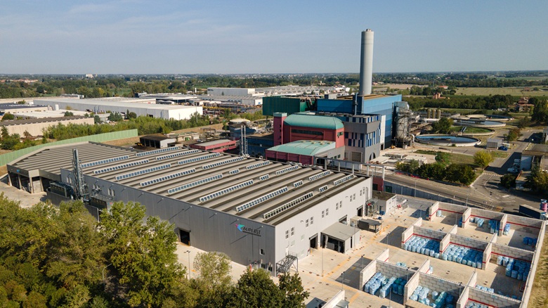 Una veduta aerea del polo industriale Aliplast del Gruppo Hera a Modena in cui R3GID si inserisce