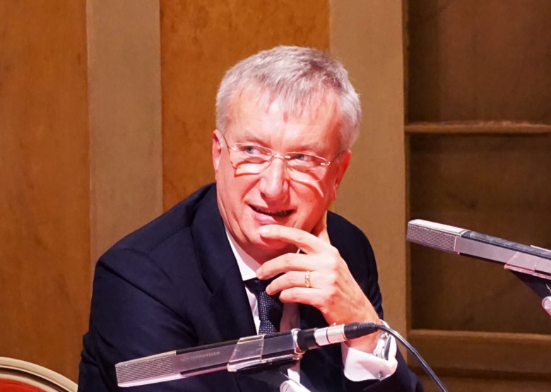 Paolo Moscatti, fondatore e socio di TEC Eurolab durante la presentazione del suo libro