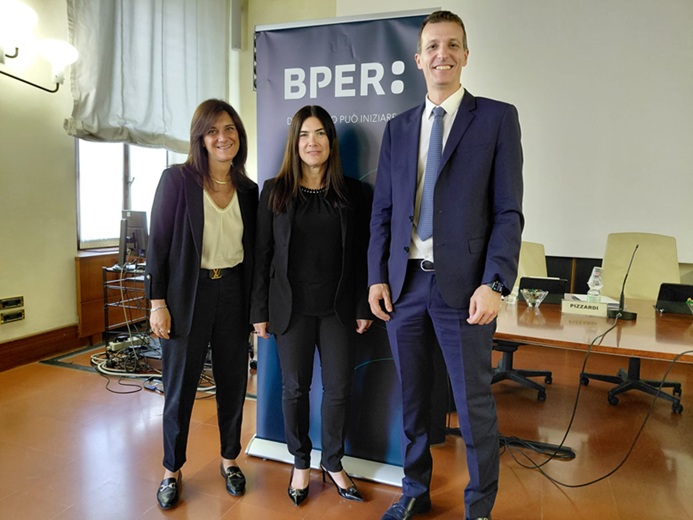 Da sinistra: Adelaide Mondo, responsabile ufficio Lending products, solutions & sales di BPER Banca; Cecilia Bavera, responsabile Direzione regionale Emilia Est-Romagna di BPER Banca; Andrea Pizzardi, vicepresidente di Confindustria Emilia Area Centro.