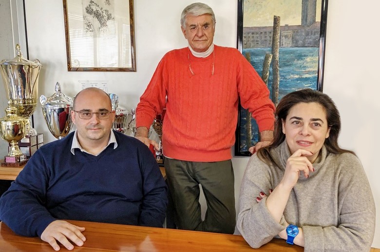 Al centro il presidente di IMS Giotto, Massimo Sordi; alla sua sinistra, la figlia Monica Sordi, amministratore delegato; alla sua destra, il figlio Fabio Sordi, responsabile ufficio acquisti
