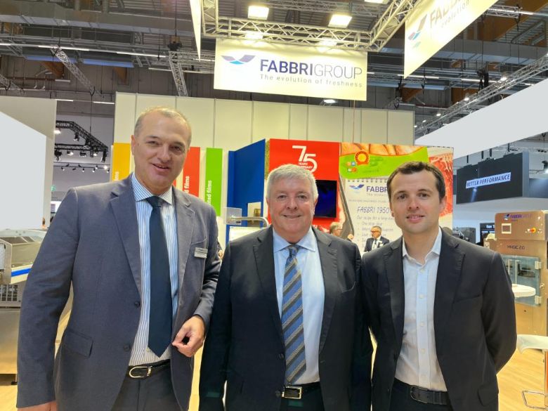 Stefano Pellegatta,CEO Gruppo Fabbri Vignola, Manel Flotats e Joan Flotats presso lo stand Fabbri durante la fiera internazionale IFFA di Francoforte (3-8 maggio 2025)
