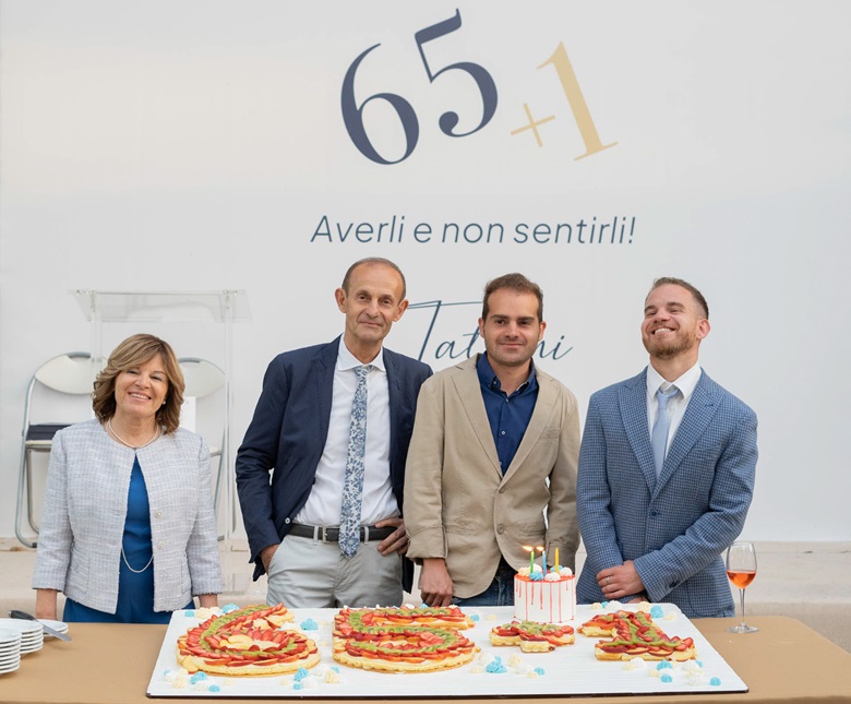 Tiziana Tattini, CEO di Tattini Idraulica di Imola, con il marito Loris Pirazzoli e i figli Luca e Fabio: una famiglia dedita all'azienda