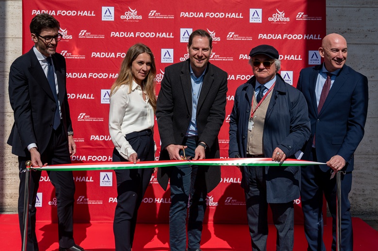 Da sinistra: Gabriele Morisi, Chief Business Development Officer Chef Express; Yana Masson, Direttrice Finanziaria Altarea Commerce; Antonio Bressa, Assessore Attività Produttive e Commercio Comune di Padova; Diego Capoano, Responsabile Nordest RFI; Simone Maltempi, Amministratore delegato Altarea Italia/Altagares 
