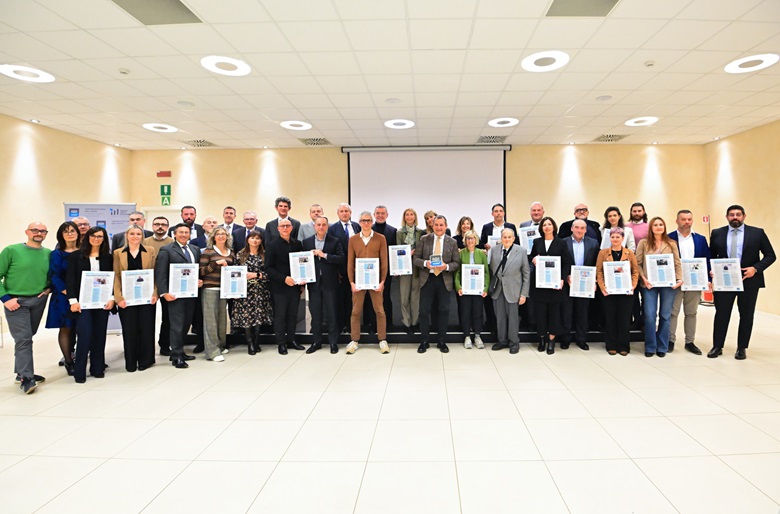 Foto di gruppo con le partecipanti al Premio Mascagni 2024