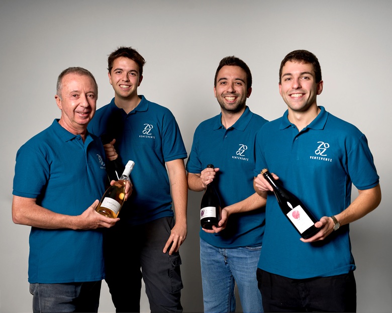 La famiglia Razzaboni: il padre Vittorio con i figli Tommaso, Riccardo e Andrea