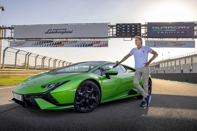 Stephan Winkelmann, chairman e CEO di Automobili Lamborghini, e la Huracan Tecnica