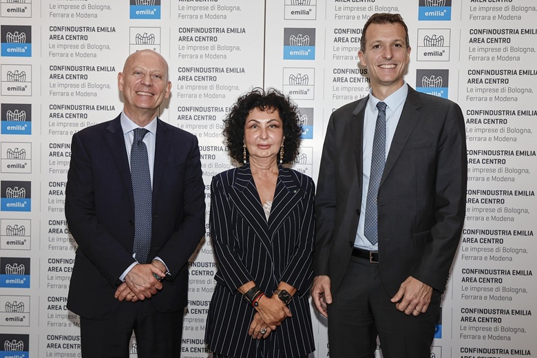 I neo vicepresidenti Fabio Tarozzi e Andrea Pizzardi con, al centro, la neo presidente di Confindustria Emilia Sonia Bonfiglioli