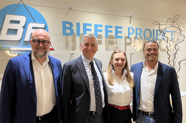 Da sinistra: Massimo Mezzetti, sindaco di Modena; Franco Bonavigo, CEO di Bieffe Project; Rozaila Murea, Co-founder Bieffe project; Erasmo Stasolla, CTO Bieffe Project