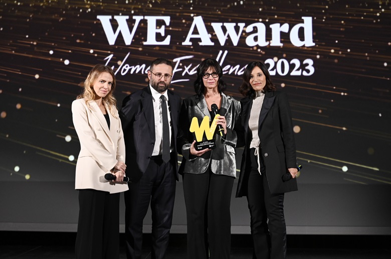 Maria Silvia Pazzi, CEO e founder di Regenesi e founder di Regenstech (seconda da sinistra) premiata con il WE Award Women Excellence 2023