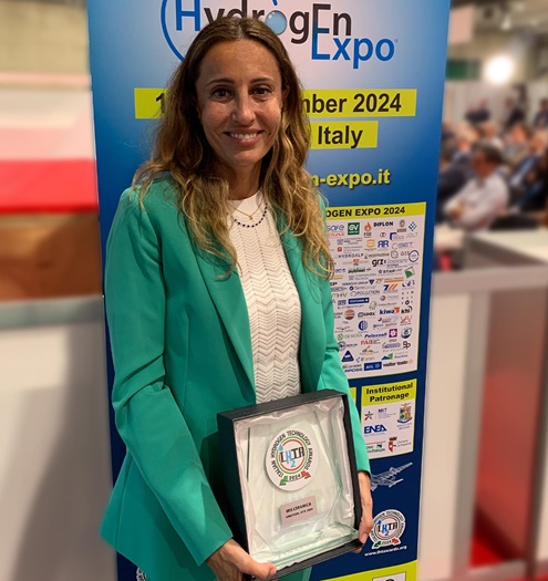 Federica Minozzi, CEO di Iris Ceramica Group, con l'IHTA - Italian Hydrogen Technology Awards 2024