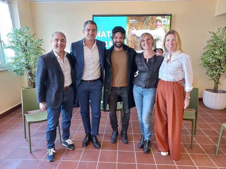 Da sinistra: Mark Perna, moderatore del "Nature Talk", Maurice Lisi, Head of Digital Business BPER Banca, Barbascura X, divulgatore scientifico, Giovanna Zacchi, Head of ESG Strategy BPER Banca e Benedetta Flammini, Director Marketing & Communications WWF Italia