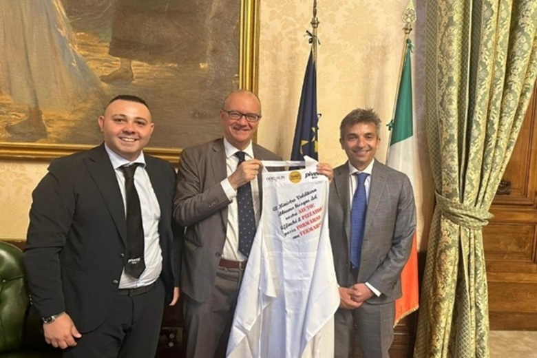 Vincenzo Iannucci, il ministro Giuseppe Valditara e Gianluca Pivetti, amministratore delegato di Molini Pivetti, azienda ferrarese protagonista del progetto